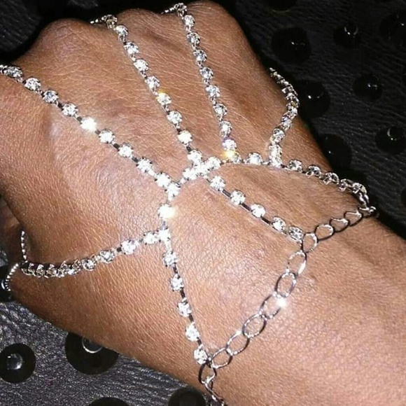 Jewelry - Hand jewelry